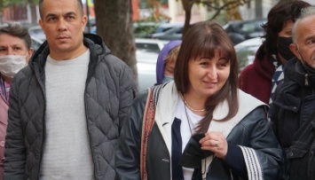 Оккупанты отпустили активистку, задержанную в Крыму у «суда», где слушали «дело Джелялова»