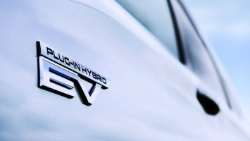 Новый Mitsubishi Outlander PHEV получит улучшенный полный привод (ВИДЕО)