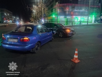 В Запорожье ночью автоледи устроила ДТП