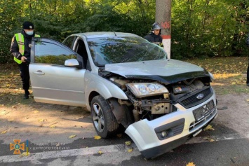 В Кривом Роге в результате ДТП водителя зажало в кузове легкового авто
