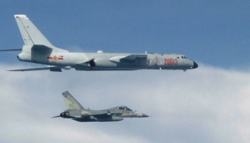 Китай отправил 56 военных самолетов в зону противовоздушной обороны Тайваня