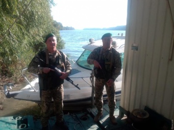 Пограничники задержали на Дунае катер с тремя гражданами Румынии