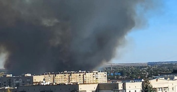 В Балаклее тушат мощный пожар на открытой местности