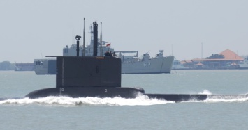 Подводная лодка США столкнулась с неизвестным объектом