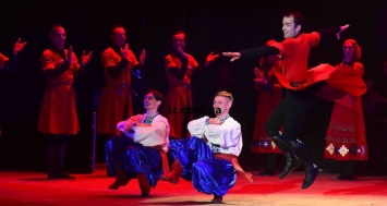 В Запорожье в потрясающем танцевальном баттле сошлись легендарные ансамбли Украины и Грузии - фото