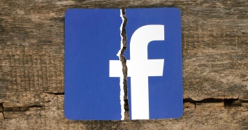 Американские СМИ сообщают о недовольстве сотрудников Facebook политикой компании