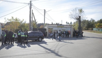 На акции под домом Порошенко произошли столкновения