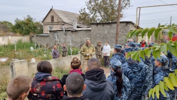 Ко Дню защитника Украины: активисты и волонтеры провели субботник на старинном кладбище Одессы