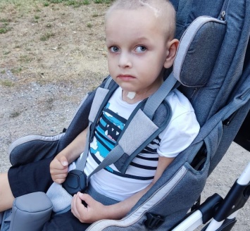 В Запорожье 6-летний мальчик борется с серьезной болезнью