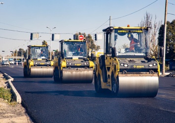 Стелют финишное покрытие: дорожники обновляют трассу Днепр-Павлоград
