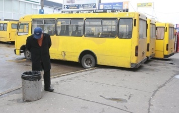 Киева расторг договора на 21 автобусном маршруте