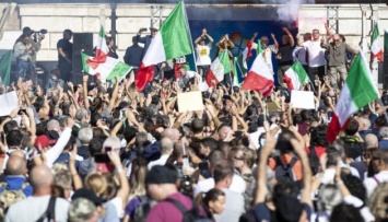 В Италии арестовали ультраправых партийных лидеров после волнений антиваксеров