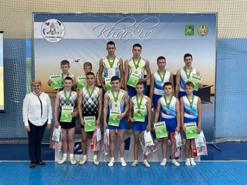 Криворожские акробаты завоевывали медали на чемпионате Украины