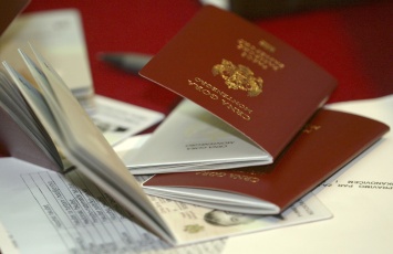 Черногория раскрыла имена россиян с "золотыми паспортами"