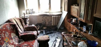 Спасатели вынесли мариупольчанку из горящей квартиры, - ВИДЕО
