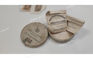В музее Запорожской области появились уникальные экспонаты из старой аптеки - фото