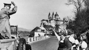 Жертва или соучастница: Австрия переосмысливает свою роль в "третьем рейхе"