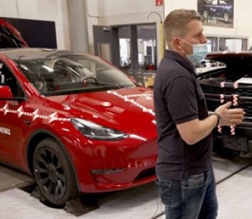 В работе над пассивной безопасностью своих электромобилей Tesla использует передовые методы