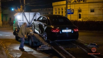 В Днепре на улице Марии Лисиченко Renault вылетел на встречку и врезался в Volkswagen