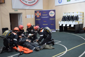 Спасатели получили современное оборудование от компании Метинвест