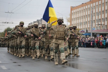 В Северодонецке состоялся военный парад ко Дню защитников и защитниц Украины