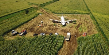 Братья Андреасян снимут фильм об аварийной посадке самолета на кукурузное поле в Подмосковье