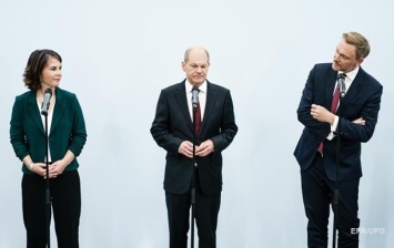 В Германии три партии намерены начать коалиционные переговоры