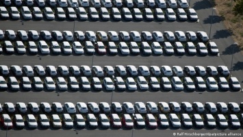 Продажи новых автомобилей в ЕС рухнули в сентябре из-за нехватки чипов
