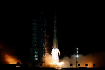Китай осуществил запуск корабля "Шэнчьжоу-3"к орбитальной станции