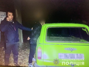 Запорожский полицейский гулял на Хортице с женой и обнаружил угнанный автомобиль