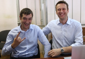 Фрацузский суд отклонил иск Алексея и Олега Навальных к фирме "Ив Роше"