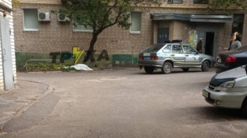 В Харькове больной коронавирусом выпрыгнул с 7 этажа и разбился (фото)