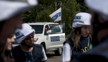 Оккупанты в Донецке устроили "пикет" и заблокировали отель с наблюдателями ОБСЕ
