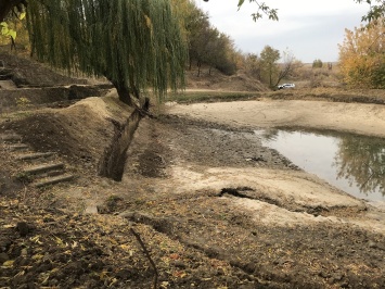 Озеро осушили, купель зарыли - как сейчас выглядит парк с целебными источниками в Запорожской области