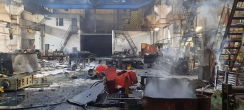 В Донецке горит завод