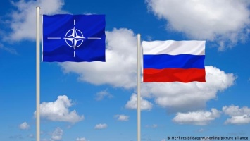 Комментарий: После "развода" с НАТО Путин поднимет градус напряженности