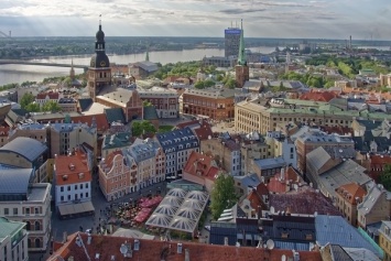 Латвия ввела жесткий локдаун из-за ковида