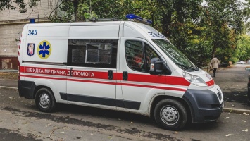 В Киеве во время застолья женщина схватила нож и ударила им мужа в грудь