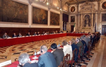 "Закон об олигархах": в Венецианке не видят препятствий для рассмотрения без подписи Зеленского