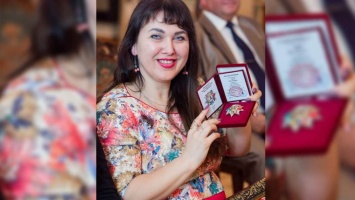 Жительнице Никополя вручили "Орден Королевы Анны"