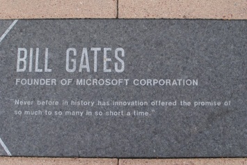Билла Гейтса обвинили в изменах жене