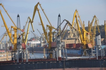 В Одесском порту одновременно обрабатывают 15 судов