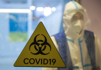 Суточный максимум смертей от коронавируса в России обновился в 13 раз за октябрь