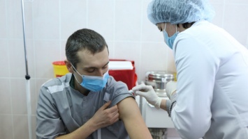 Смертность у непривитых в 11 раз выше: как проходит вакцинация в Днепре и области