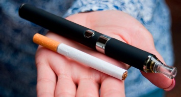 Исследование: пользователи электронных сигарет все равно возвращаются к обычному курению