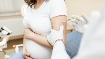 Вакцинация беременных: обнародованы проблемы будущих мам после прививки
