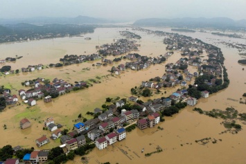 Около 150 человек погибли в наводнениях в Индии и Непале