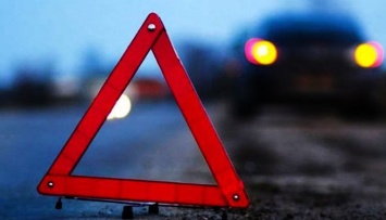 На трассе в Запорожской области легковушка влетела в бетонное ограждение