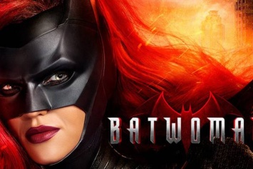 Актриса сыгравшая Бэтвумен обвиняет Warner Bros. и продюсеров сериала в жестоком обращении и сексуальных домогательствах
