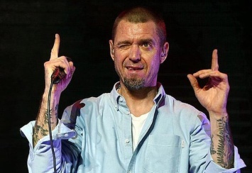 Бывший фронтмен группы "Ляпис Трубецкой" Михалок избил на концерте мужчину